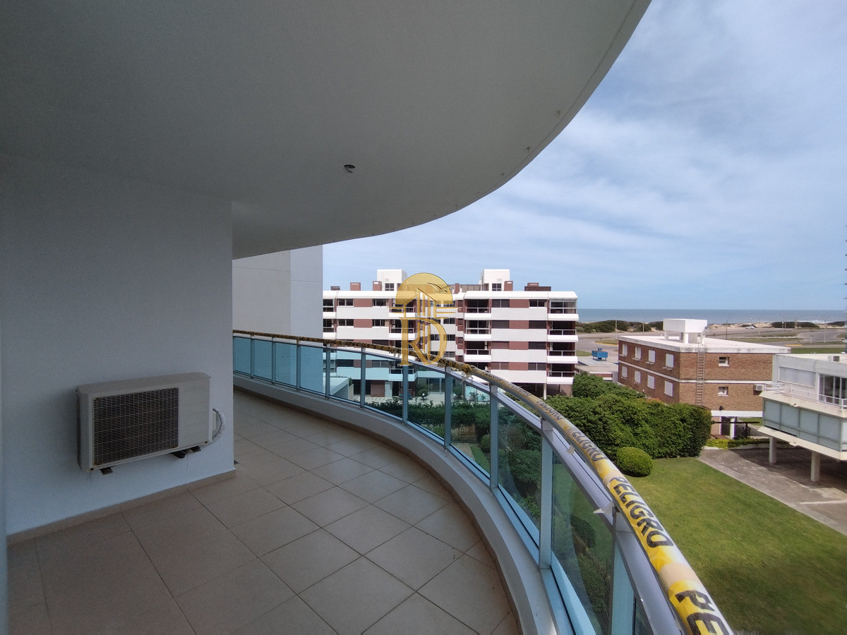 Alquiler y venta de apartamento de 3 dormitorios en Punta del Este -id-565-6