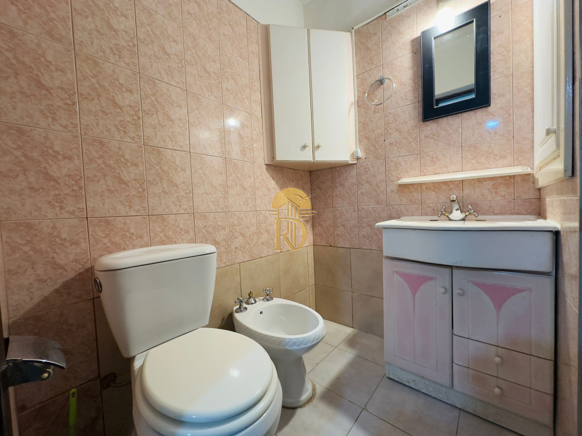 Apartamento en venta  y Alquiler Anual, Excelente ubicación, 1 dormitorio, garage. -id-487-8