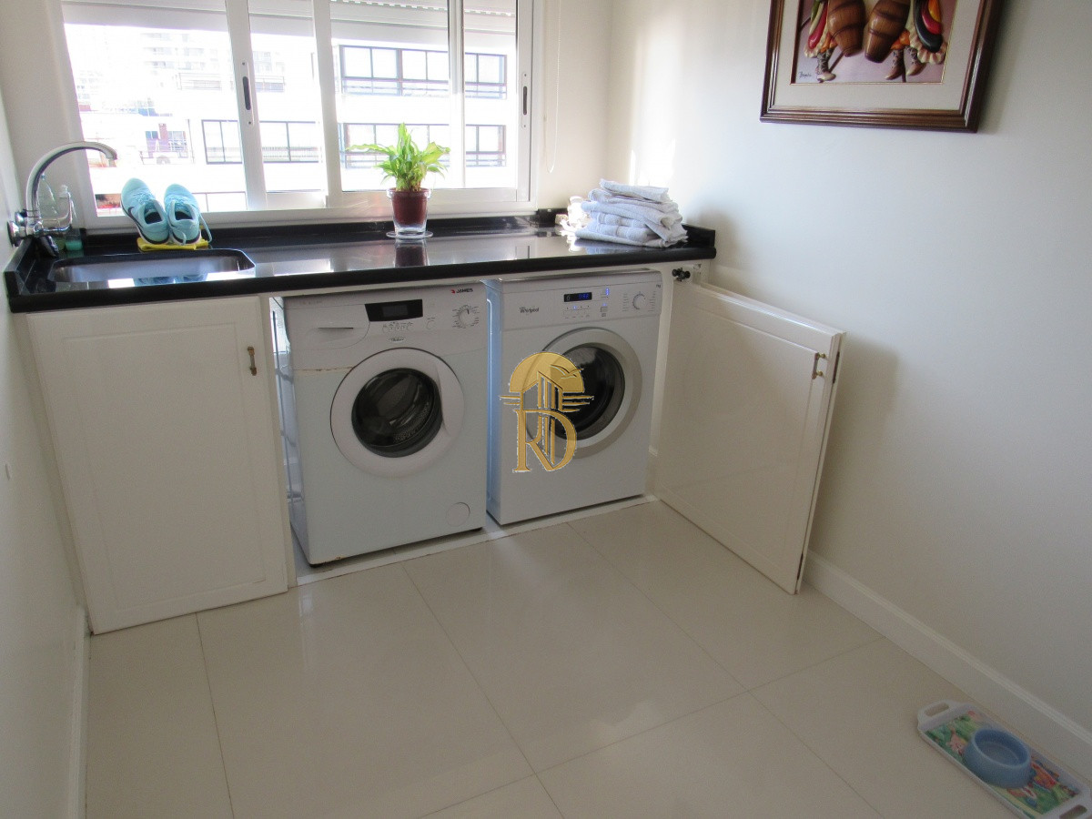 Venta  Y alquiler de apartamento de 3 dormitorios en Punta del Este -id-158-17