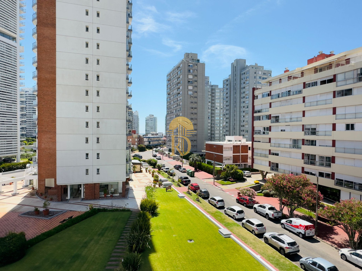 Apto en venta, 1 dormitorio y medio, excelente ubicación, Punta del este. -id-493-5