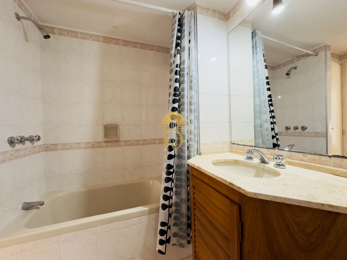 Apto en venta, 1 dormitorio y medio, excelente ubicación, Punta del este. -id-493-18