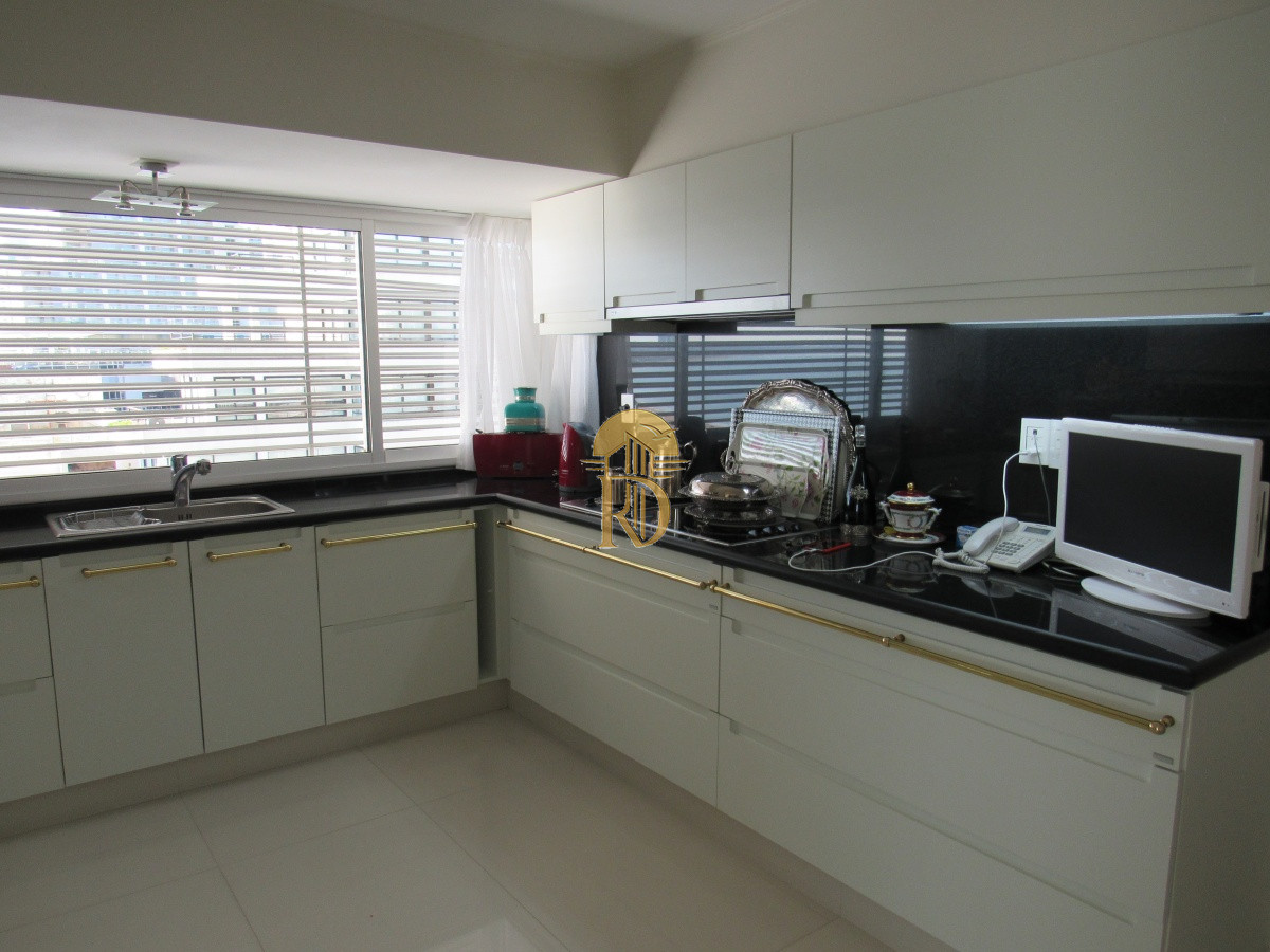 Venta  Y alquiler de apartamento de 3 dormitorios en Punta del Este -id-158-13