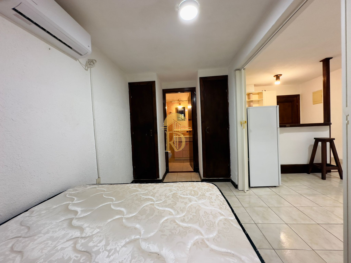 Apartamento en venta  y Alquiler Anual, Excelente ubicación, 1 dormitorio, garage. -id-487-7