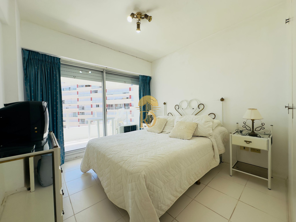 Apto en venta, 1 dormitorio y medio, excelente ubicación, Punta del este. -id-493-14