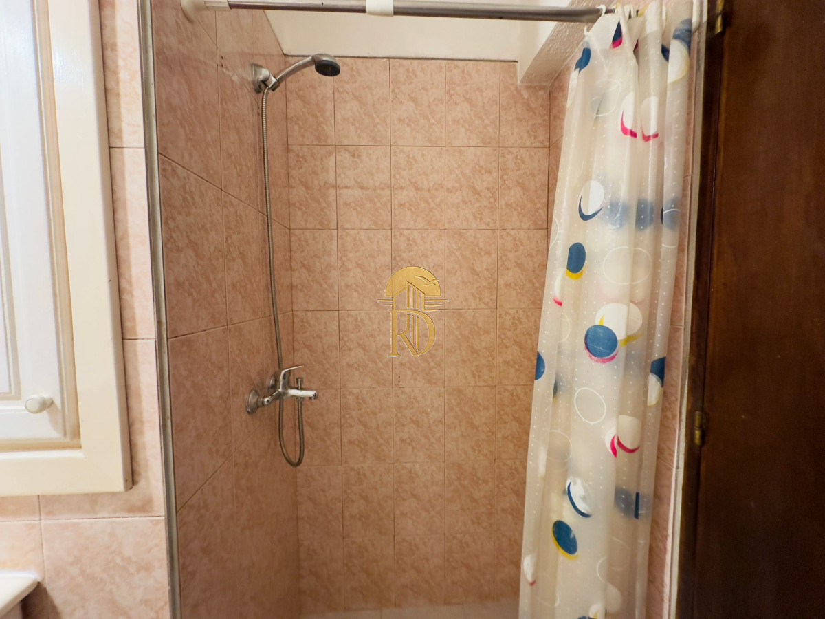 Apartamento en venta  y Alquiler Anual, Excelente ubicación, 1 dormitorio, garage. -id-487-11