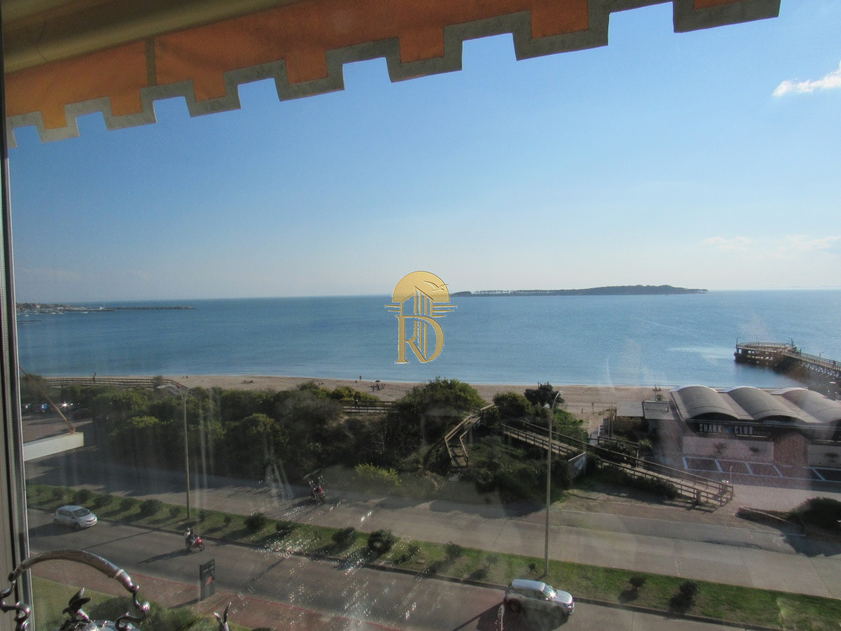 Venta  Y alquiler de apartamento de 3 dormitorios en Punta del Este -id-158-9