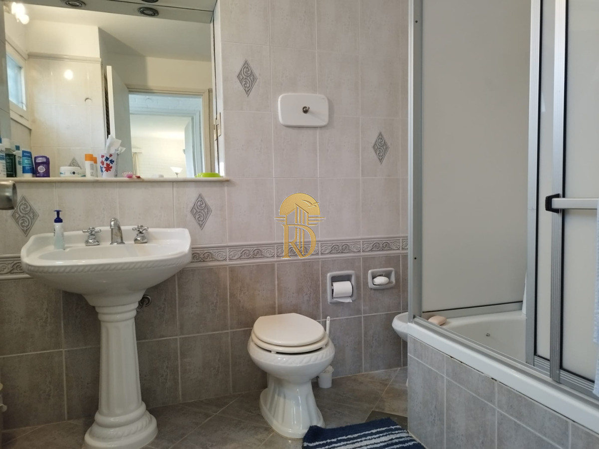 Casa en venta de 3 dormitorios y dependencia en Punta del Este -id-1127-16