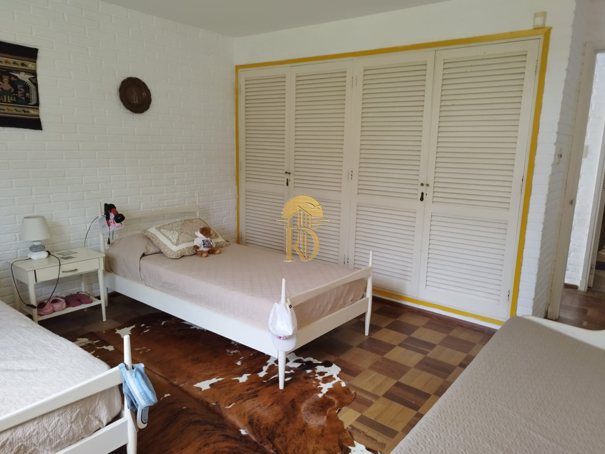 Casa en venta de 3 dormitorios y dependencia en Punta del Este -id-1127-15