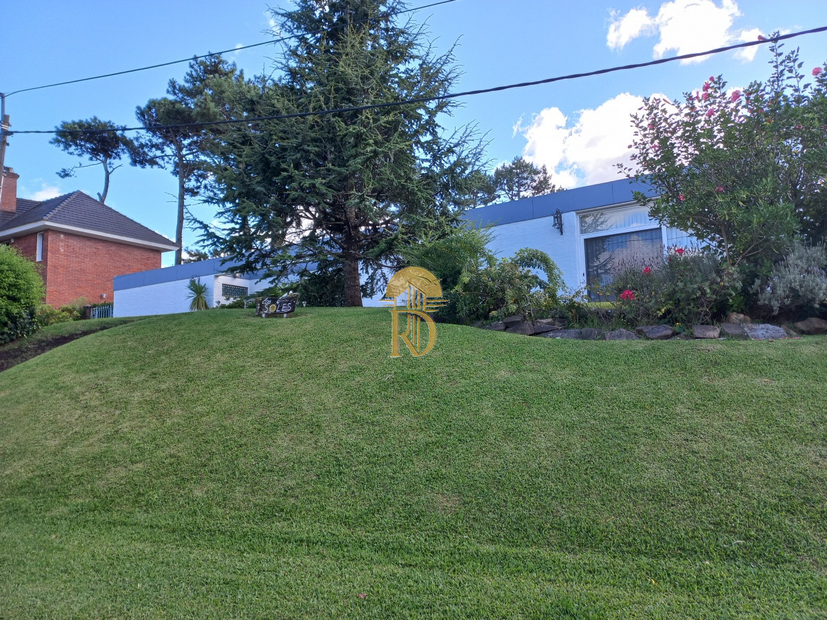 Casa en venta de 3 dormitorios y dependencia en Punta del Este -id-1127-5
