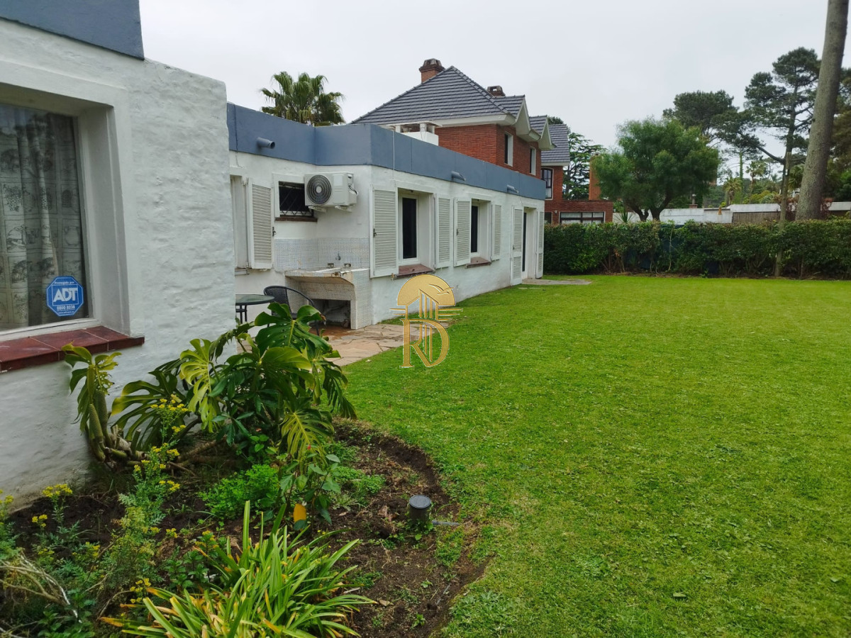 Casa en venta de 3 dormitorios y dependencia en Punta del Este -id-1127-24