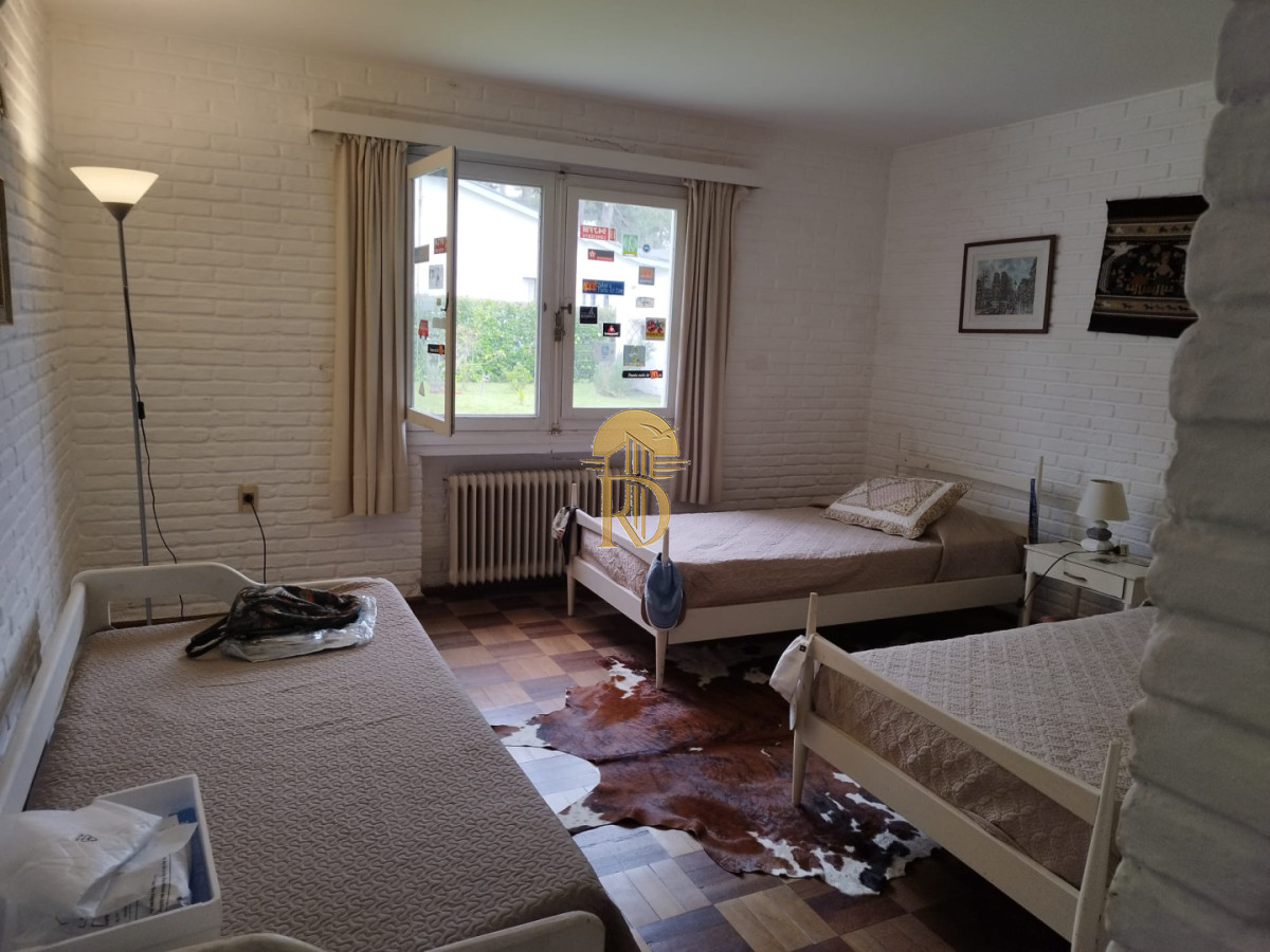 Casa en venta de 3 dormitorios y dependencia en Punta del Este -id-1127-14