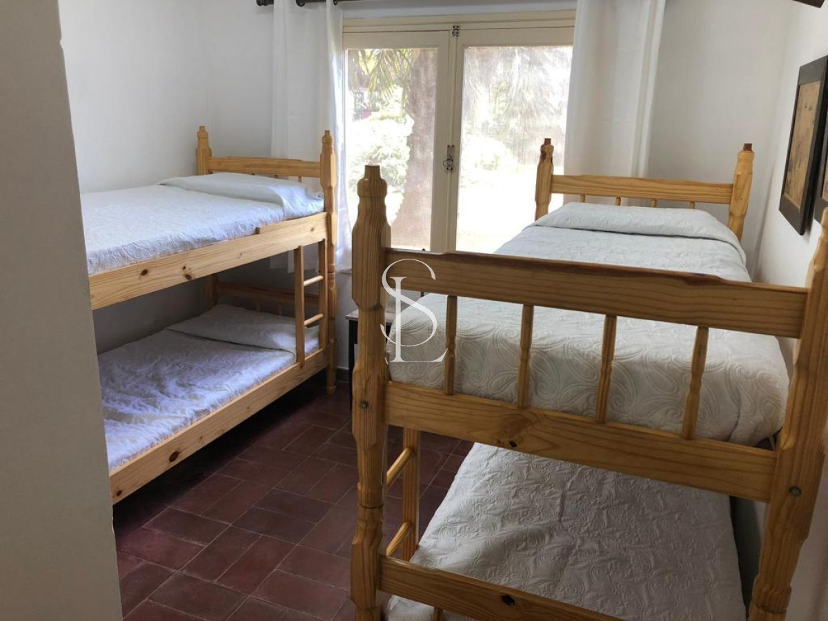 Casa ID.158 - Casa de 4 dormitorios y dependencia de servicio en venta en Pinares