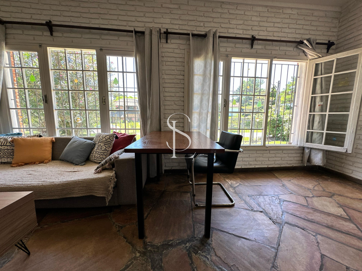 Casa ID.158 - Casa de 4 dormitorios y dependencia de servicio en venta en Pinares
