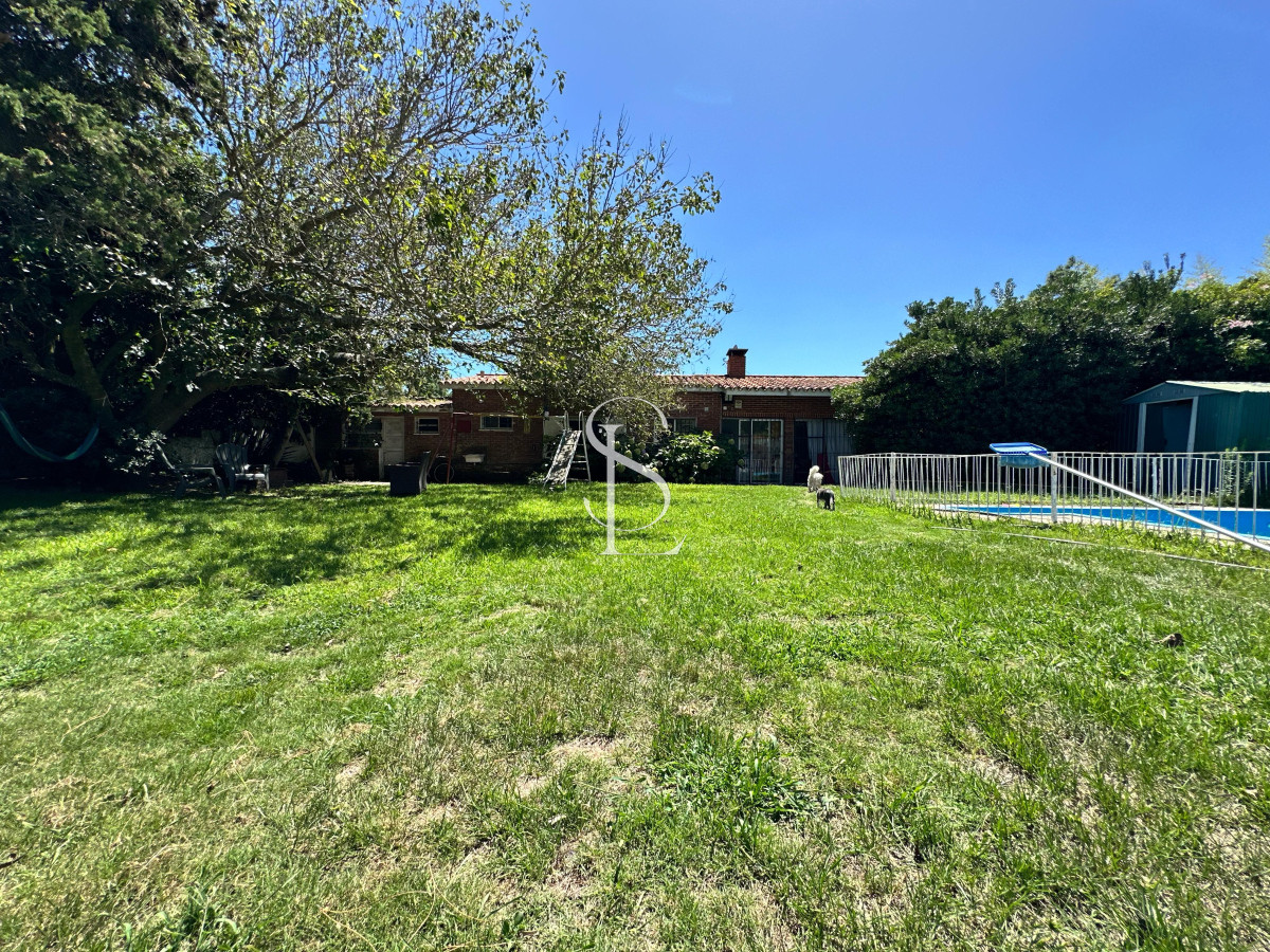 Casa ID.158 - Casa de 4 dormitorios y dependencia de servicio en venta en Pinares