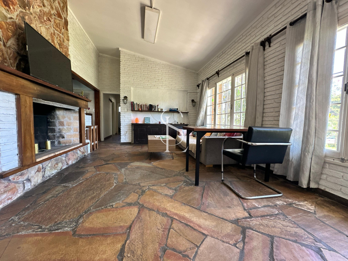 Casa ID.158 - Casa de 4 dormitorios y dependencia de servicio en venta en Pinares