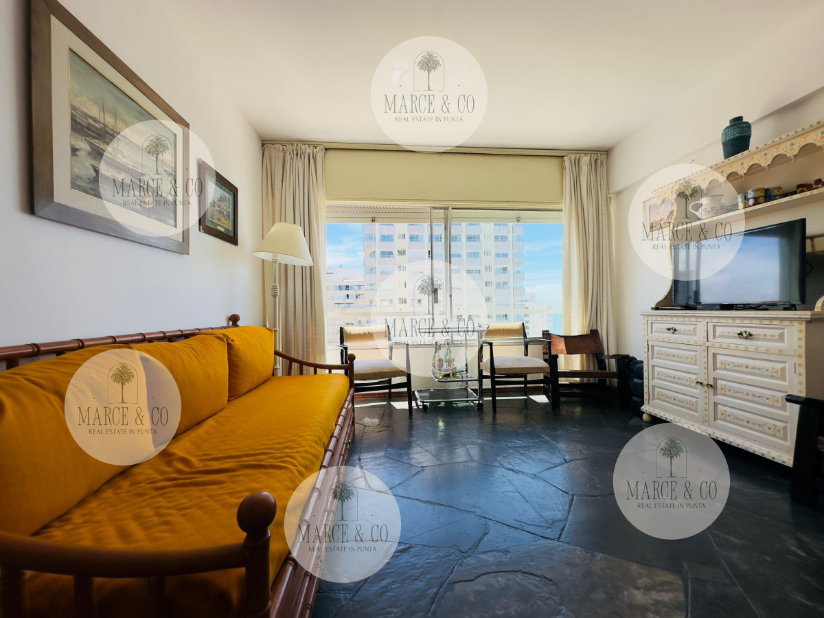 Apartamento ID.2231 -  Apartamento en venta, 1 dormitorio, peninsula con garage Punta del este.