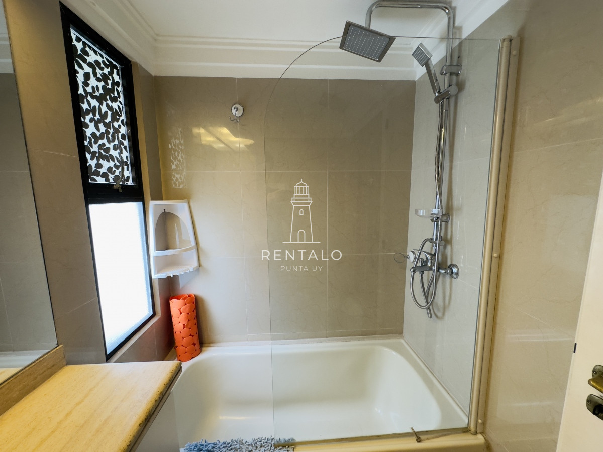 Apartamento ID.846 - Apartamento en venta de 3 dormitorios en Punta del este mansa con vista al mar 