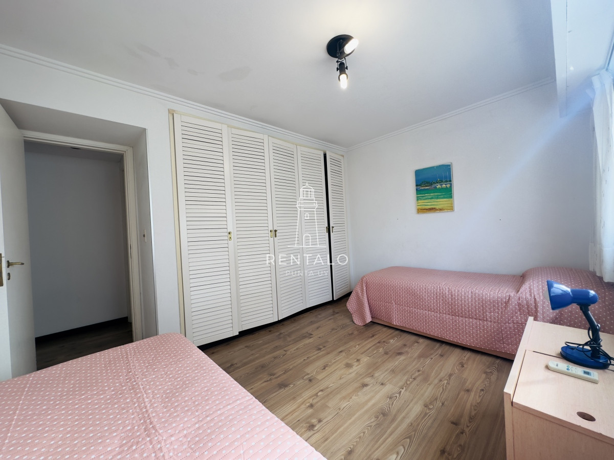 Apartamento ID.846 - Apartamento en venta de 3 dormitorios en Punta del este mansa con vista al mar 