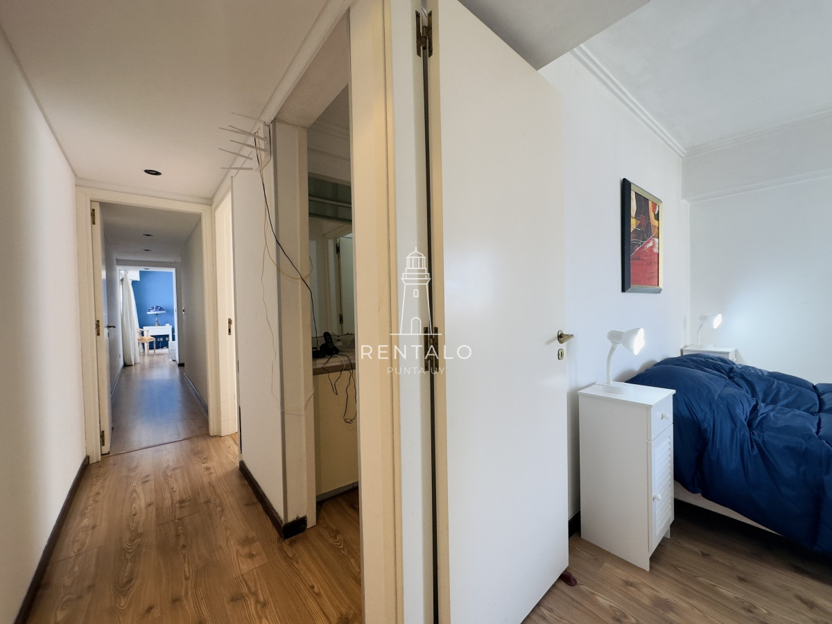 Apartamento ID.846 - Apartamento en venta de 3 dormitorios en Punta del este mansa con vista al mar 