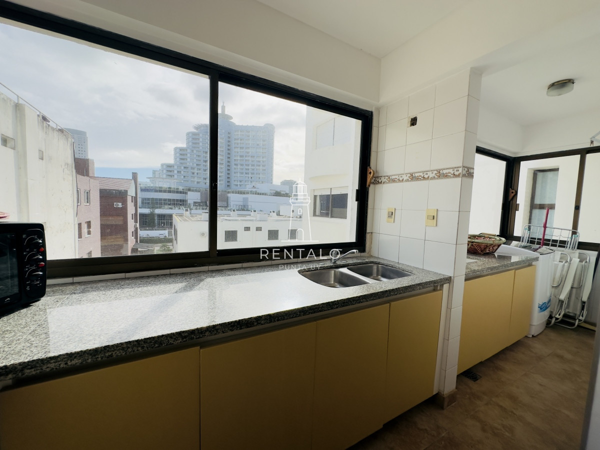 Apartamento ID.846 - Apartamento en venta de 3 dormitorios en Punta del este mansa con vista al mar 