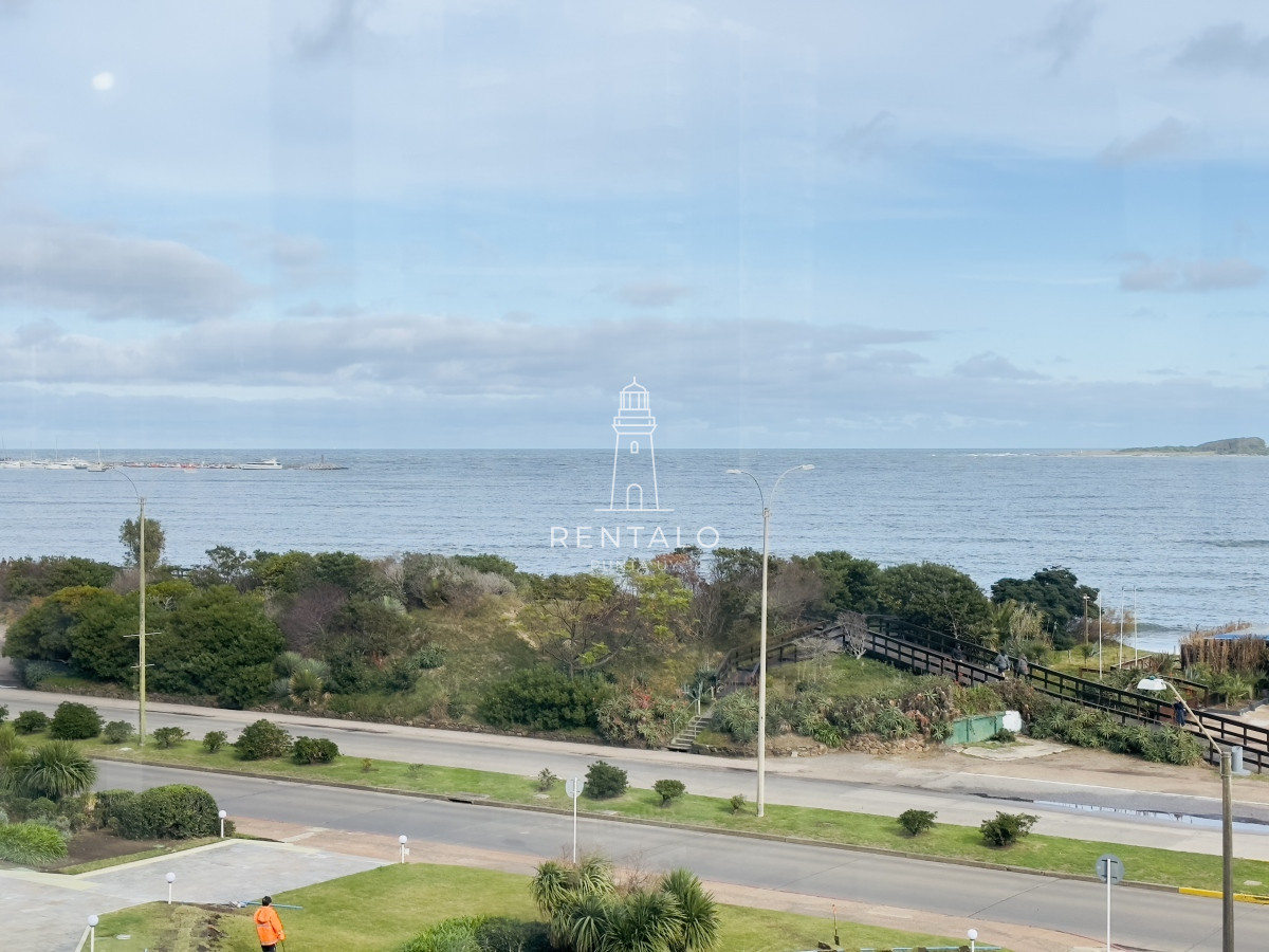 Apartamento ID.846 - Apartamento en venta de 3 dormitorios en Punta del este mansa con vista al mar 