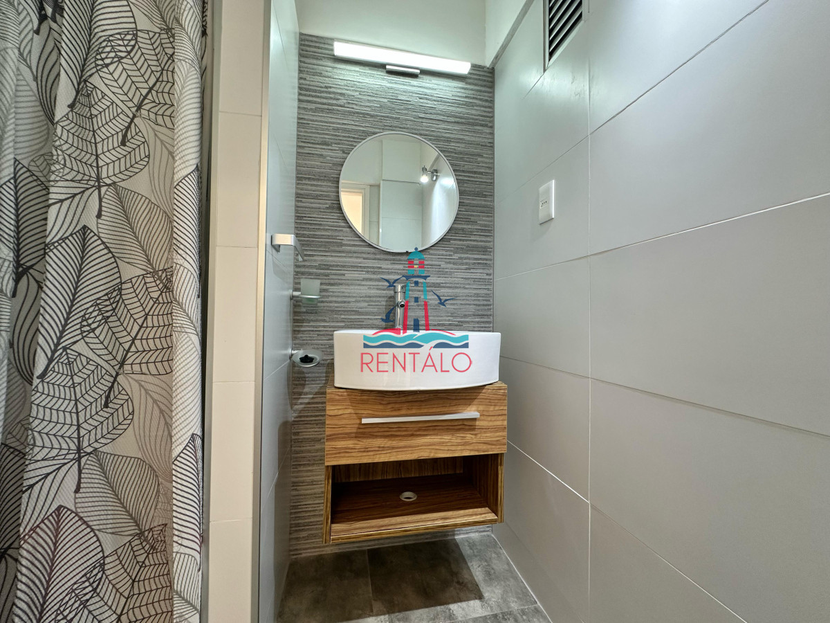 Apartamento ID.337 - Apartamento en venta en Peninsula a 100 mts de la rambla - Reciclado - Edificio Club del Mar