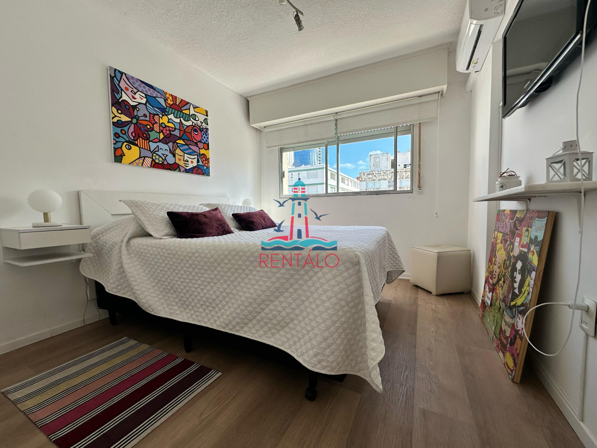 Apartamento ID.337 - Apartamento en venta en Peninsula a 100 mts de la rambla - Reciclado - Edificio Club del Mar