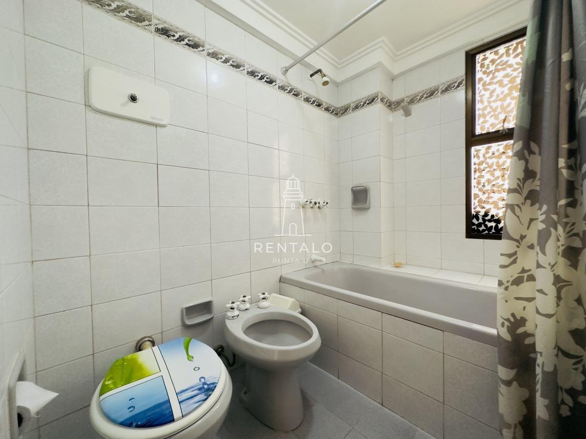 Apartamento ID.846 - Apartamento en venta de 3 dormitorios en Punta del este mansa con vista al mar 