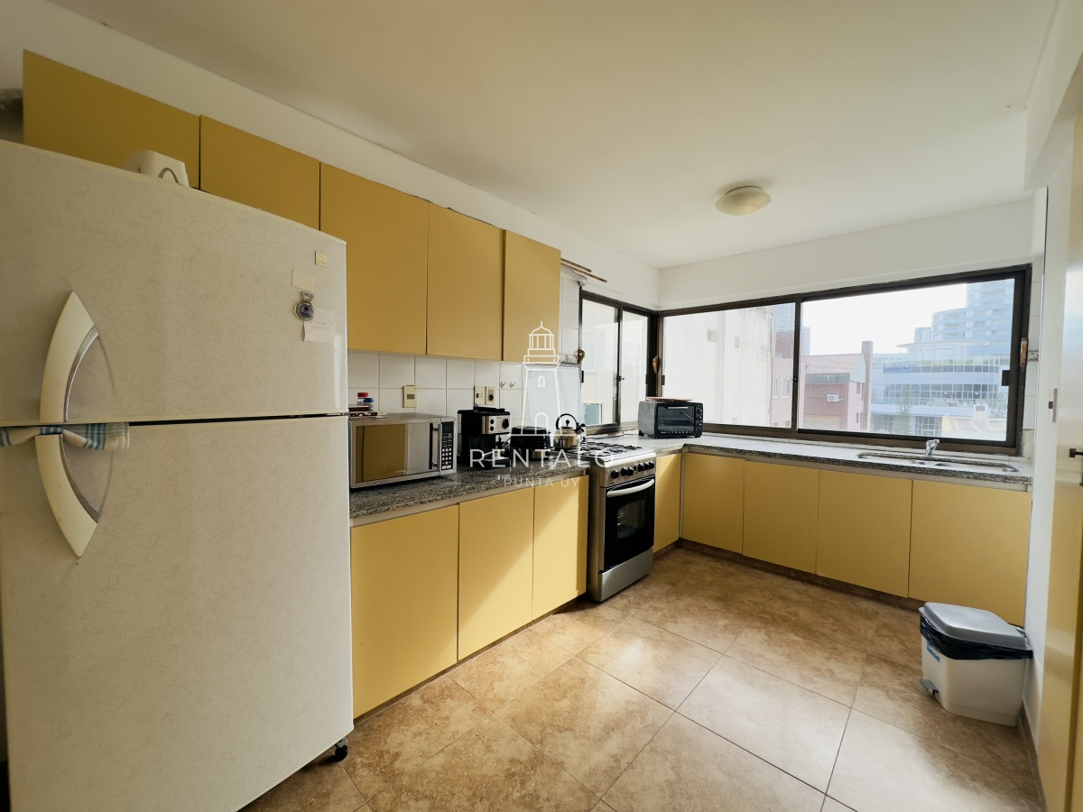 Apartamento ID.846 - Apartamento en venta de 3 dormitorios en Punta del este mansa con vista al mar 