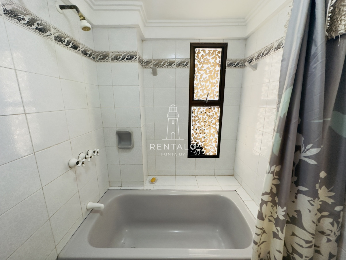 Apartamento ID.846 - Apartamento en venta de 3 dormitorios en Punta del este mansa con vista al mar 