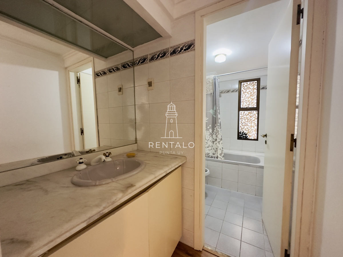 Apartamento ID.846 - Apartamento en venta de 3 dormitorios en Punta del este mansa con vista al mar 