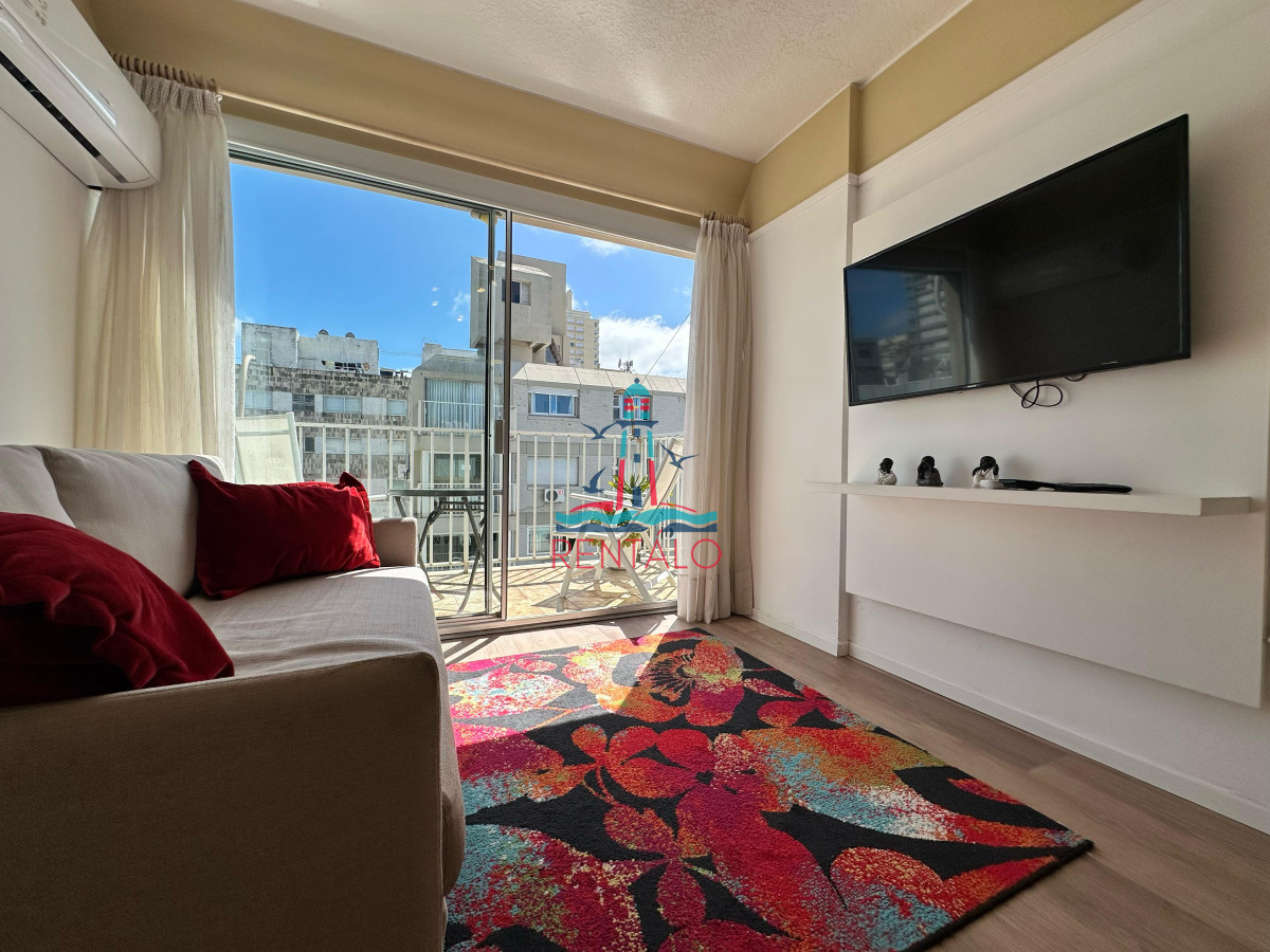 Apartamento ID.337 - Apartamento en venta en Peninsula a 100 mts de la rambla - Reciclado - Edificio Club del Mar
