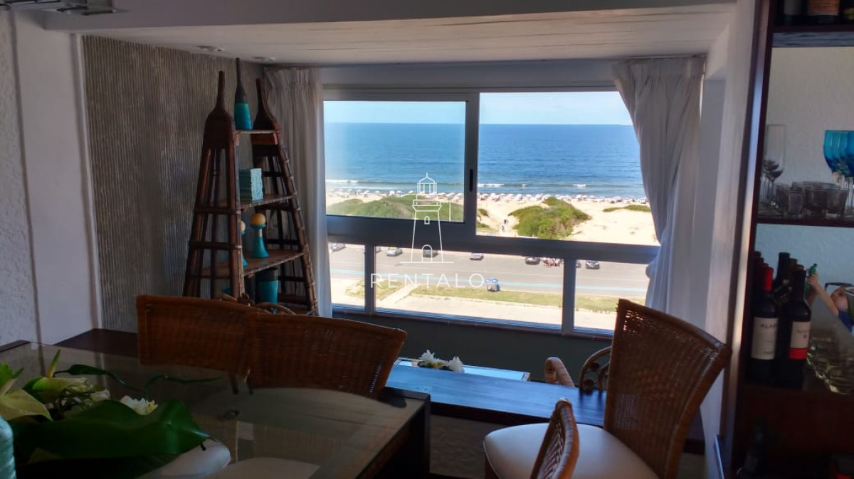 Apartamento ID.824 -  Apartamento de dos dormitorios en venta y alquiler frente al mar Punta del Este