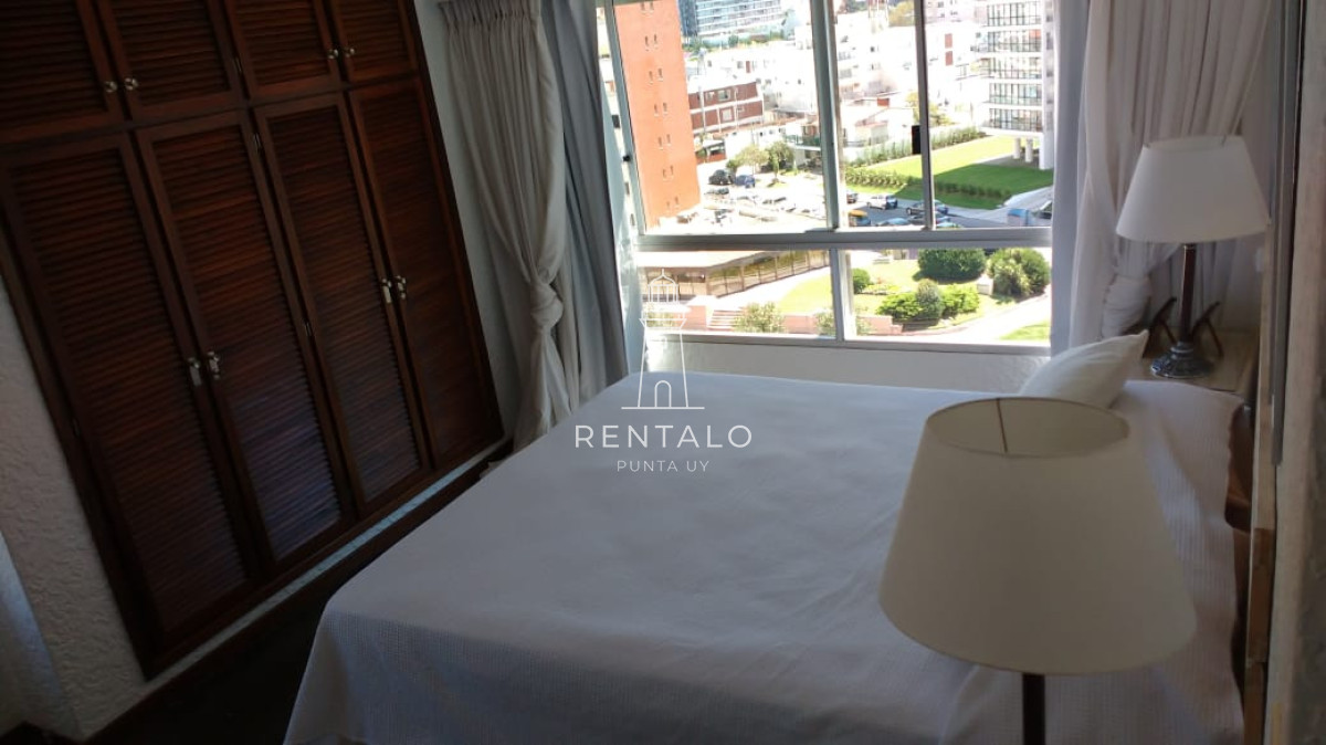 Apartamento ID.824 -  Apartamento de dos dormitorios en venta y alquiler frente al mar Punta del Este