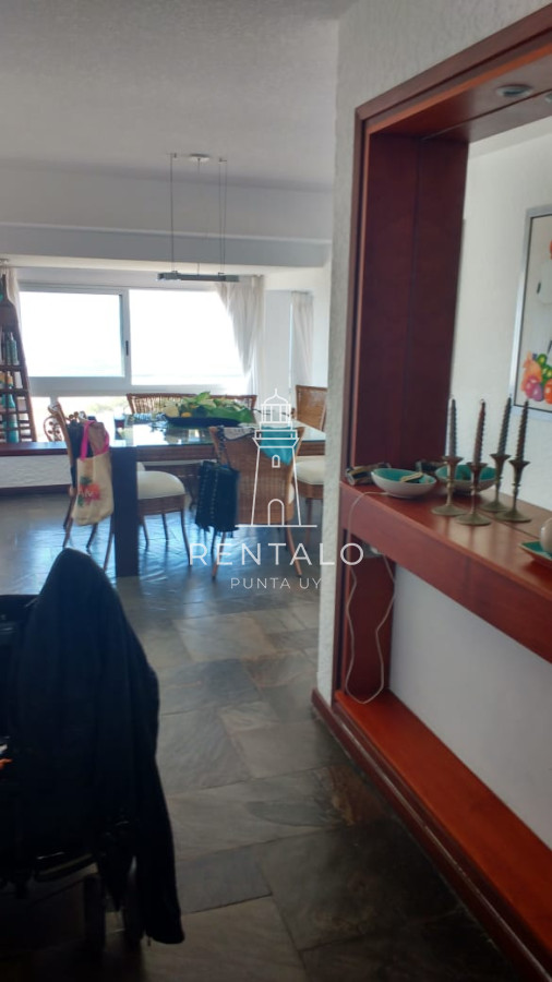 Apartamento ID.824 -  Apartamento de dos dormitorios en venta y alquiler frente al mar Punta del Este