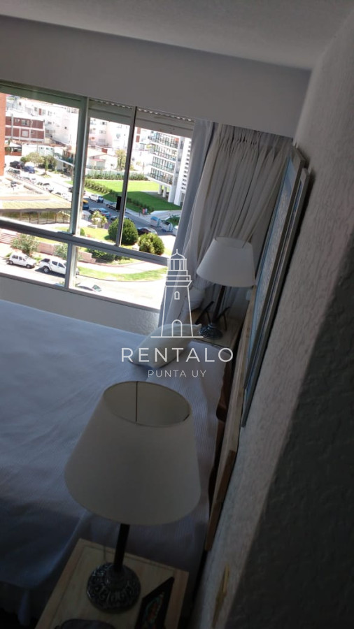 Apartamento ID.824 -  Apartamento de dos dormitorios en venta y alquiler frente al mar Punta del Este