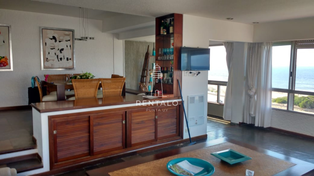 Apartamento ID.824 -  Apartamento de dos dormitorios en venta y alquiler frente al mar Punta del Este