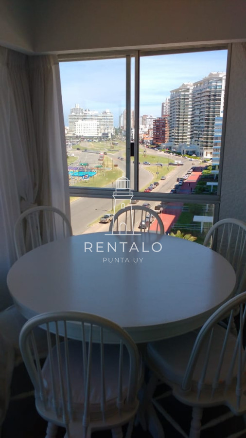 Apartamento ID.824 -  Apartamento de dos dormitorios en venta y alquiler frente al mar Punta del Este