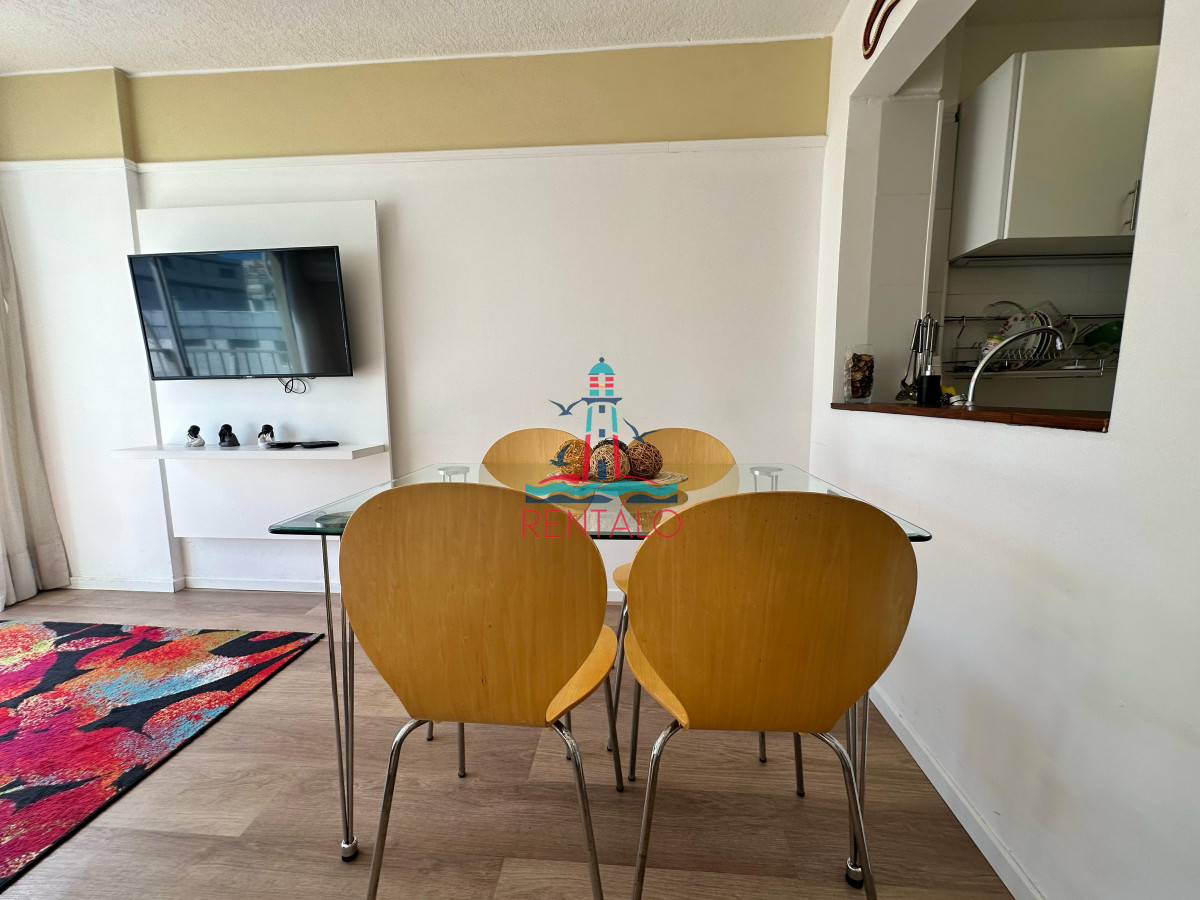 Apartamento ID.337 - Apartamento en venta en Peninsula a 100 mts de la rambla - Reciclado - Edificio Club del Mar
