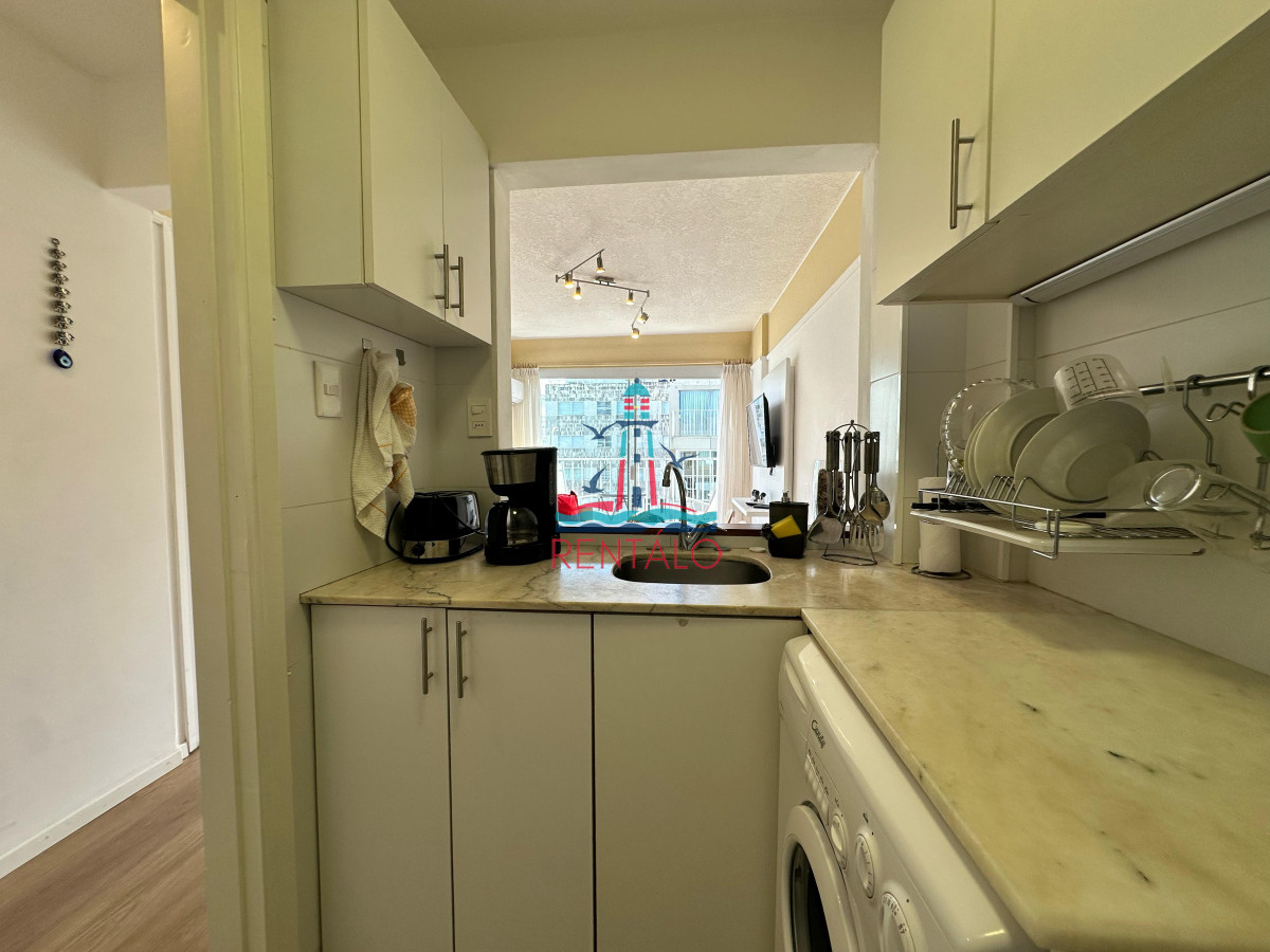 Apartamento ID.337 - Apartamento en venta en Peninsula a 100 mts de la rambla - Reciclado - Edificio Club del Mar