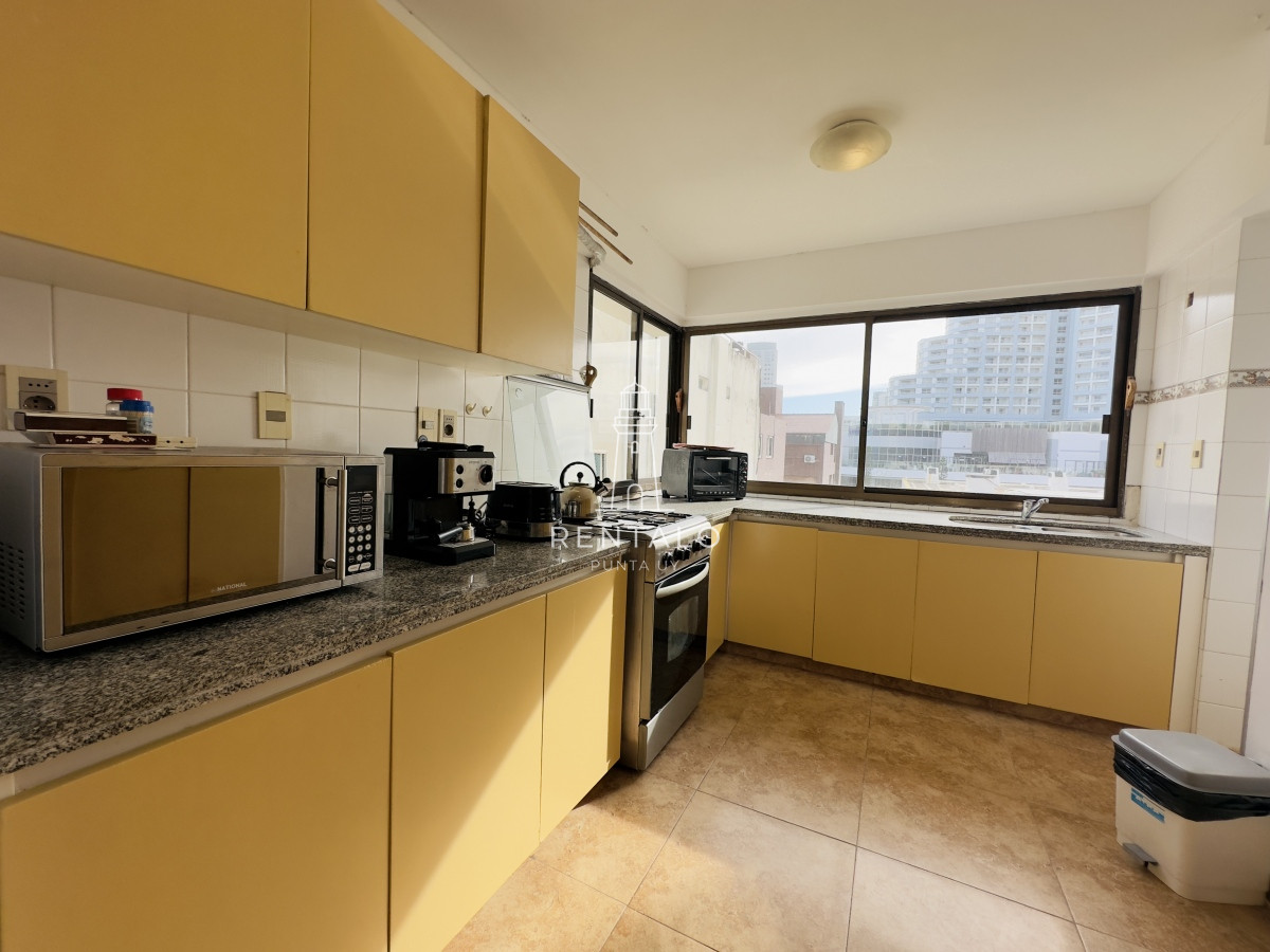 Apartamento ID.846 - Apartamento en venta de 3 dormitorios en Punta del este mansa con vista al mar 