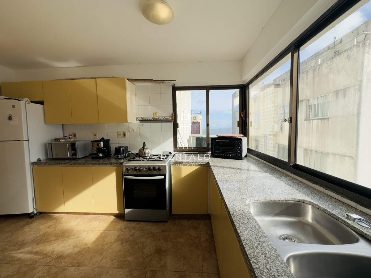 Apartamento ID.846 - Apartamento en venta de 3 dormitorios en Punta del este mansa con vista al mar 