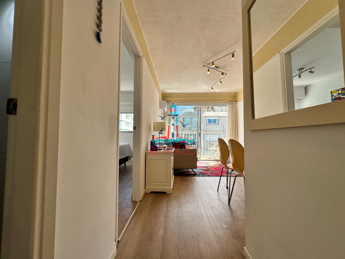 Apartamento ID.337 - Apartamento en venta en Peninsula a 100 mts de la rambla - Reciclado - Edificio Club del Mar