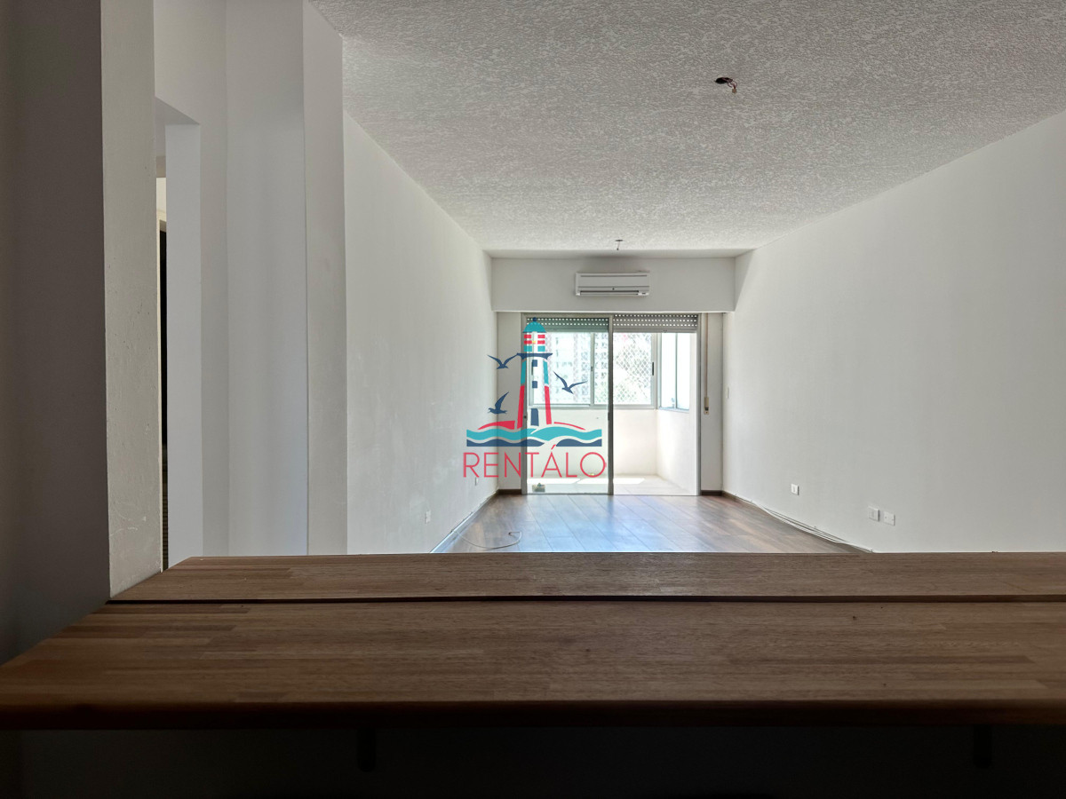 Apartamento ID.393 - Apartamento de dos dormitorios y dependencia de servicio en venta en Punta del Este