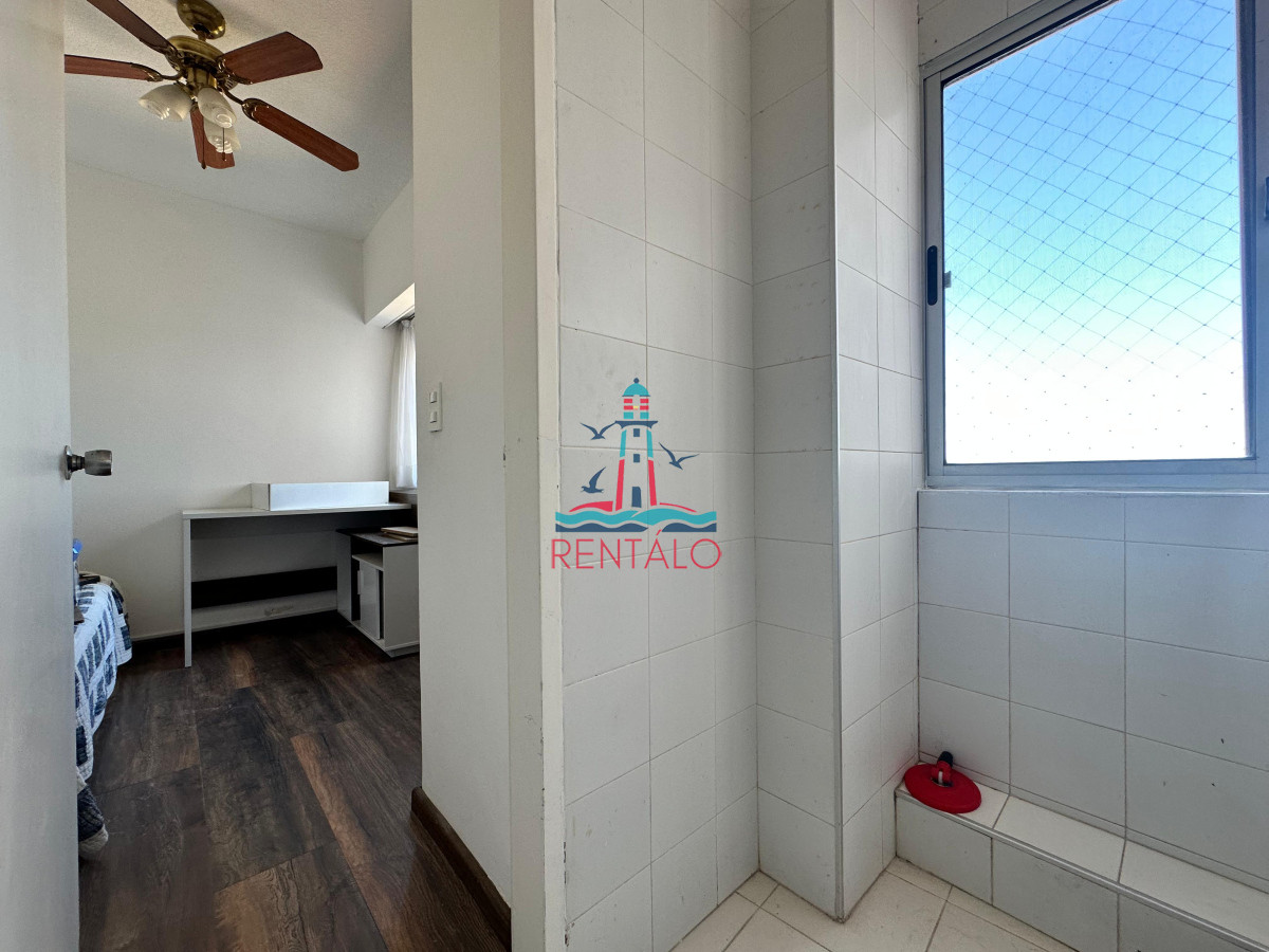 Apartamento ID.393 - Apartamento de dos dormitorios y dependencia de servicio en venta en Punta del Este