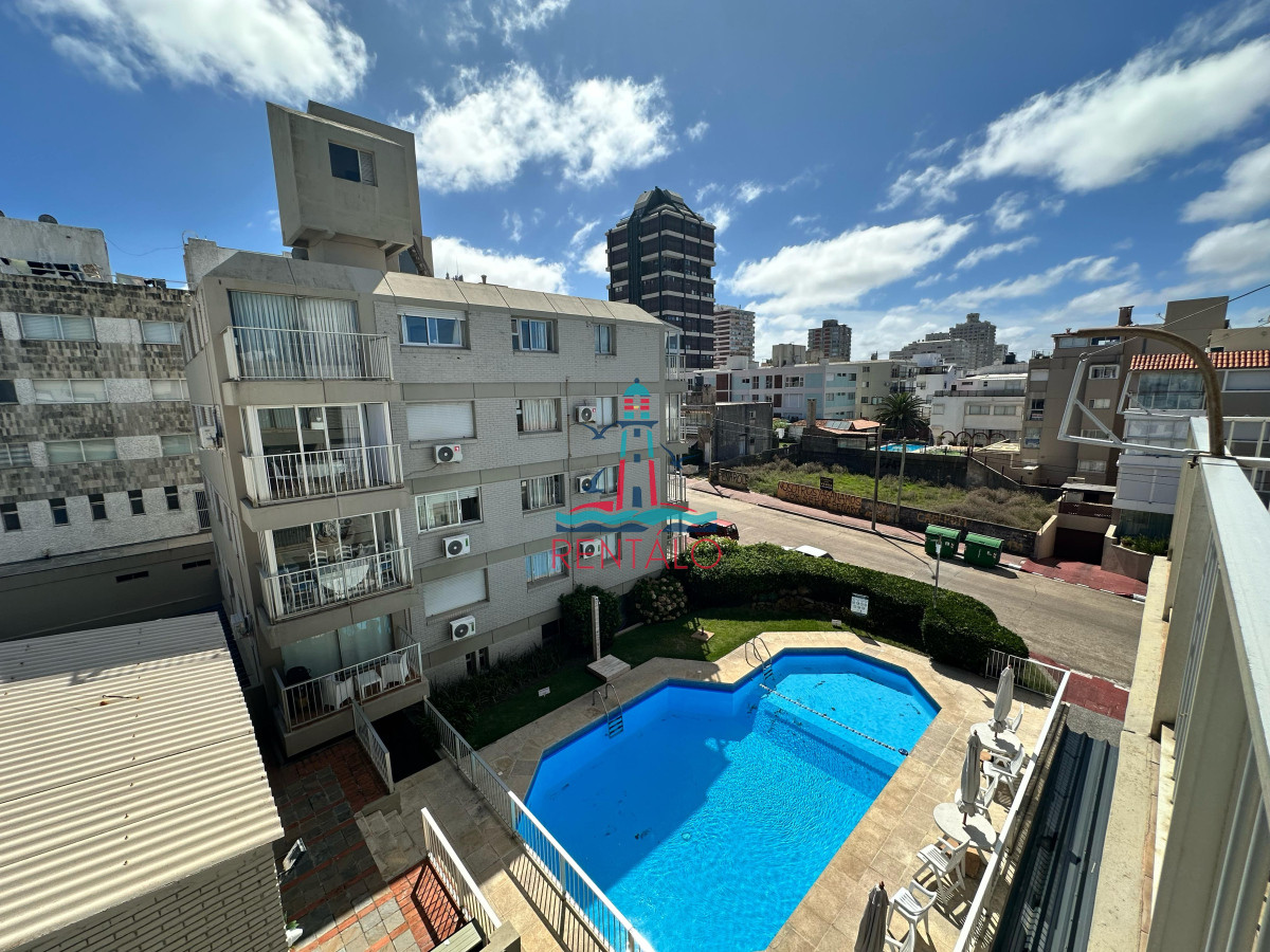 Apartamento ID.337 - Apartamento en venta en Peninsula a 100 mts de la rambla - Reciclado - Edificio Club del Mar