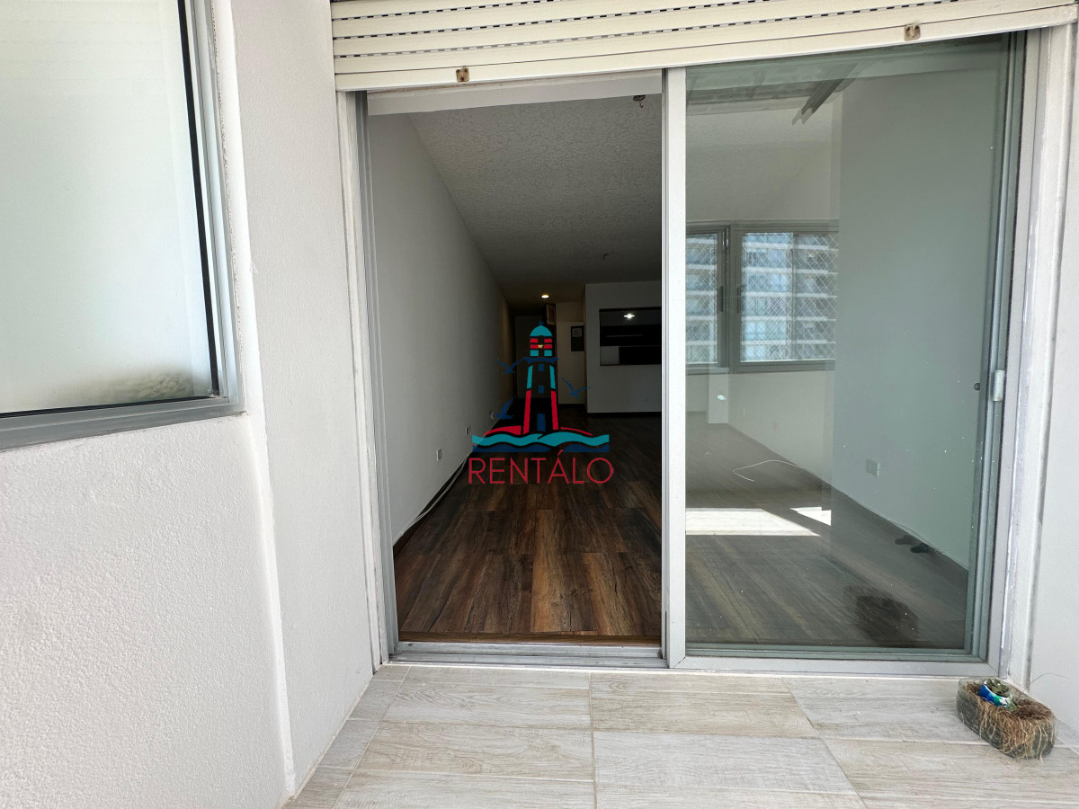 Apartamento ID.393 - Apartamento de dos dormitorios y dependencia de servicio en venta en Punta del Este