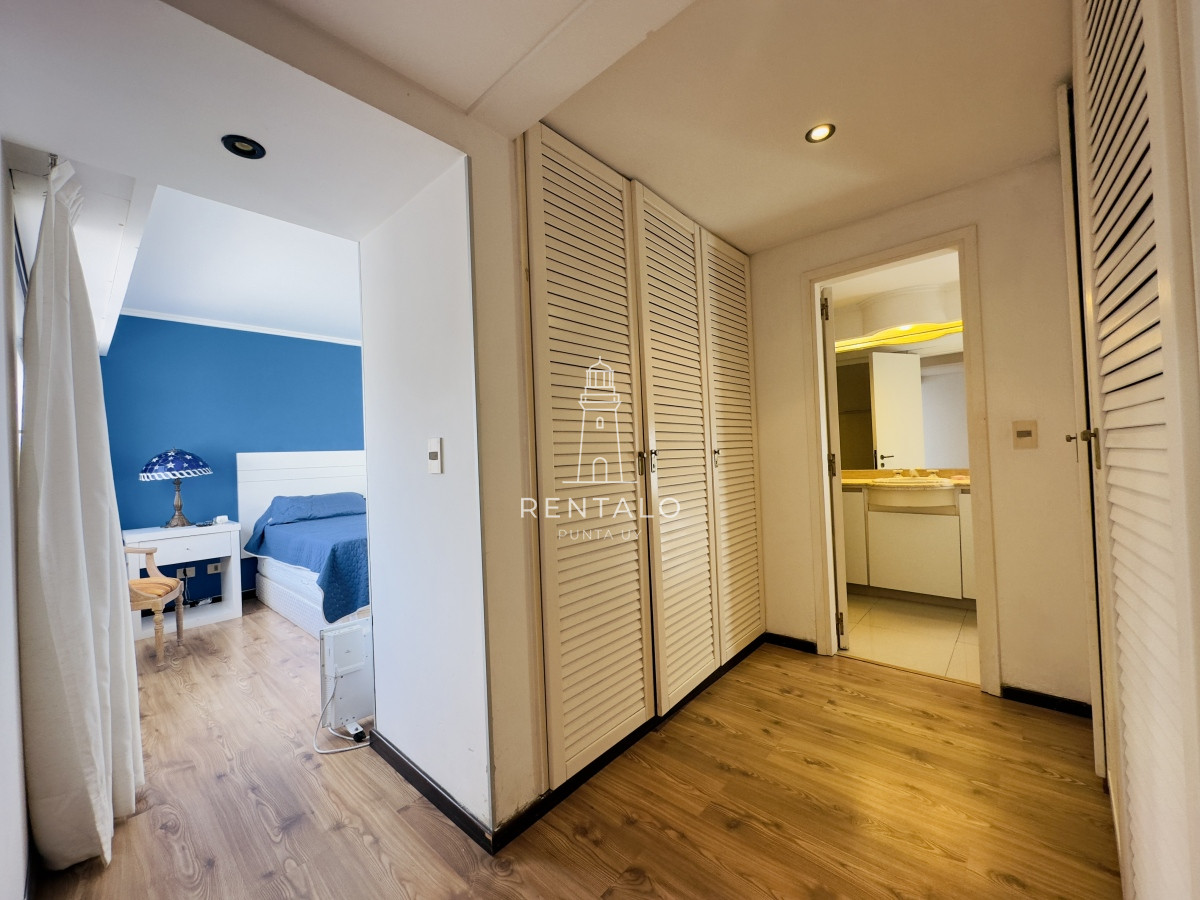 Apartamento ID.846 - Apartamento en venta de 3 dormitorios en Punta del este mansa con vista al mar 