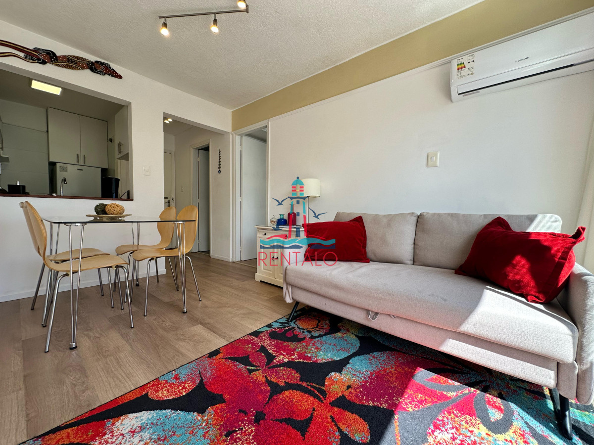 Apartamento ID.337 - Apartamento en venta en Peninsula a 100 mts de la rambla - Reciclado - Edificio Club del Mar