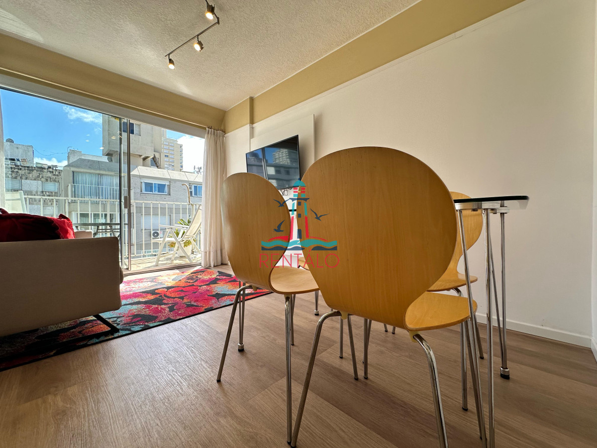 Apartamento ID.337 - Apartamento en venta en Peninsula a 100 mts de la rambla - Reciclado - Edificio Club del Mar